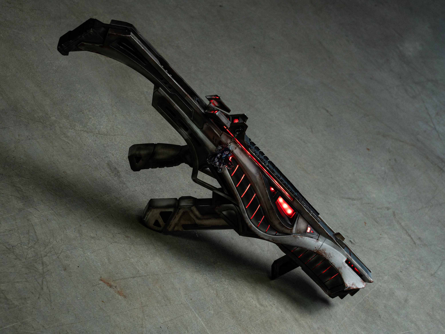 Apex Legends R99 "Blade" Skin Replica Prop – Life-Size SMG Cosplay Weapon, Collectible Display Model for Gamers
