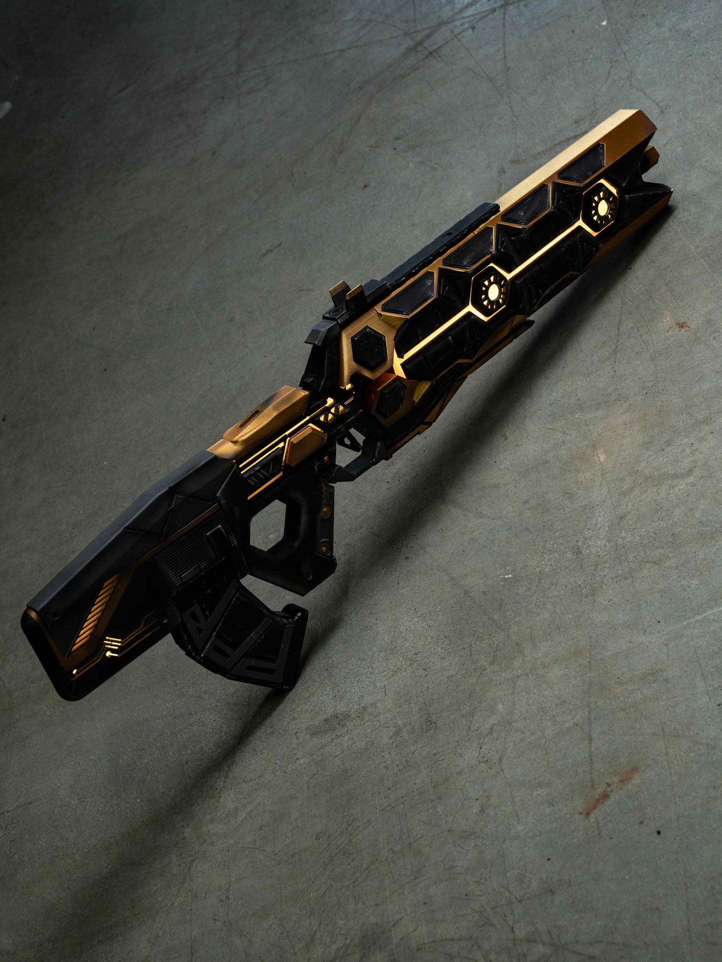 Apex Legends VK-47 "Black & Gold Tech" Replica Prop – Life-Size Assault Rifle, Cosplay Weapon, Collectible Gaming Display for Fans