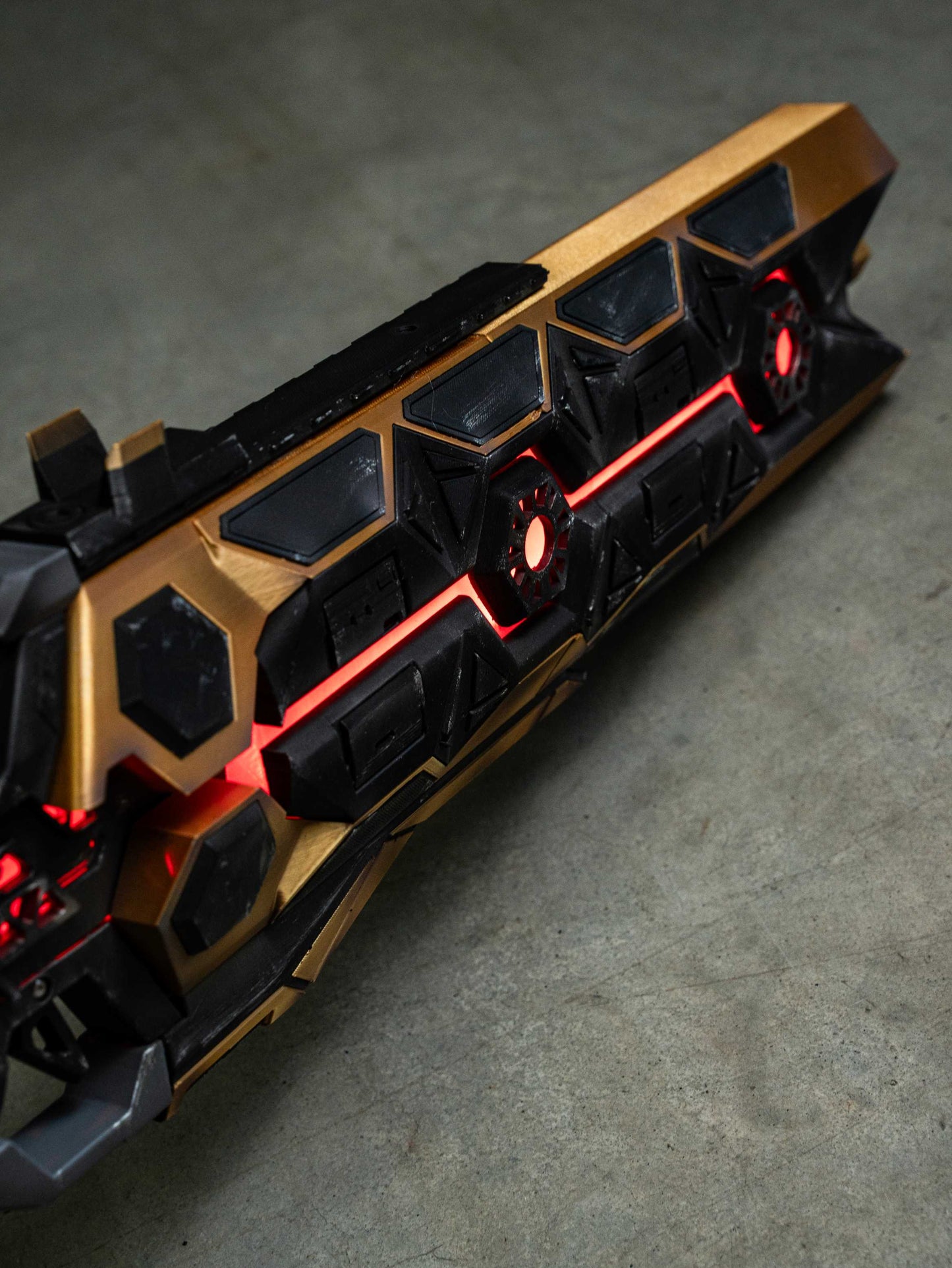 Apex Legends VK-47 "Black & Gold Tech" Replica Prop – Life-Size Assault Rifle, Cosplay Weapon, Collectible Gaming Display for Fans