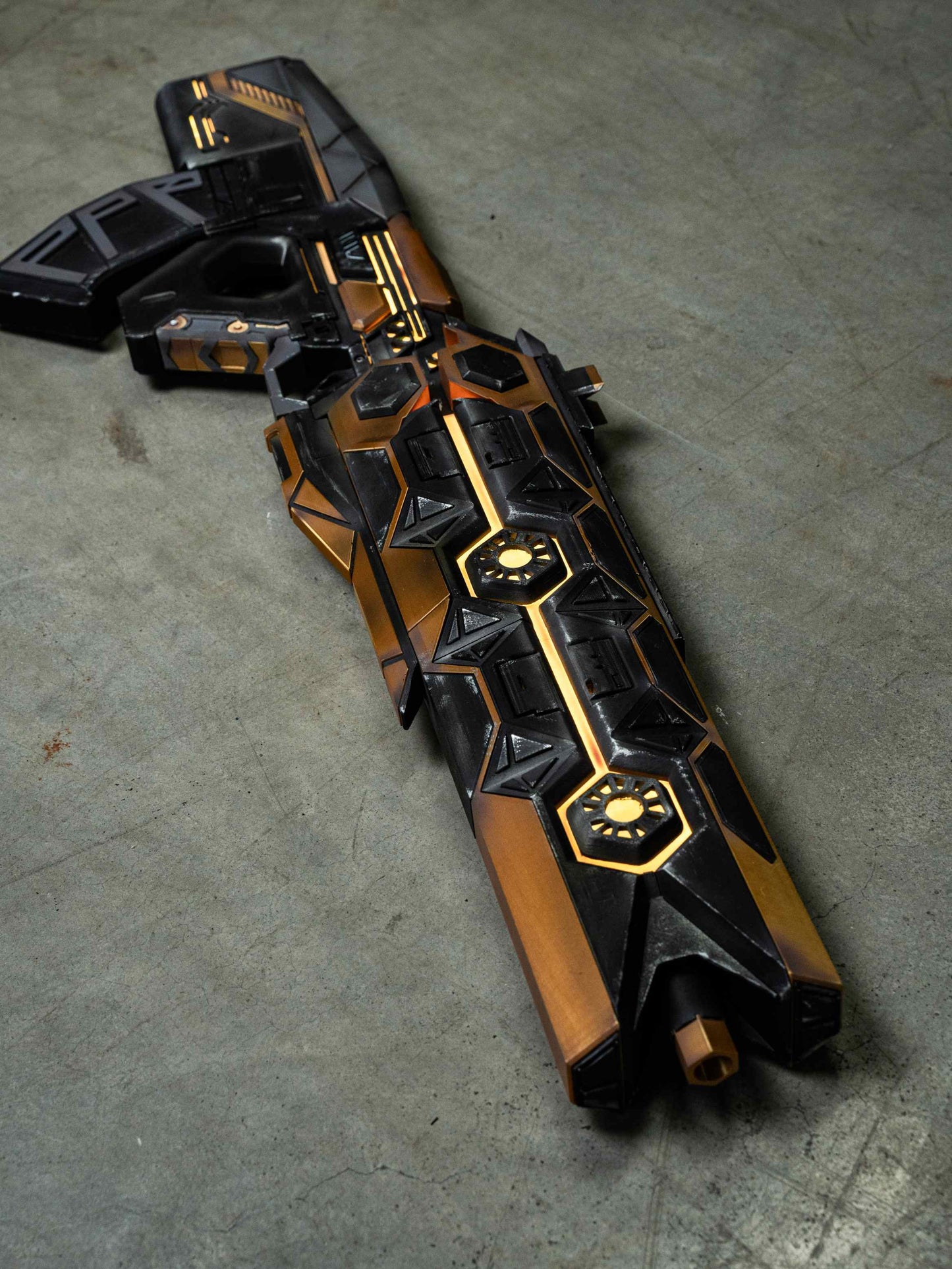 Apex Legends VK-47 "Black & Gold Tech" Replica Prop – Life-Size Assault Rifle, Cosplay Weapon, Collectible Gaming Display for Fans